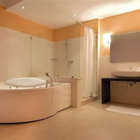 Rosso Frizzante Hotel 3*